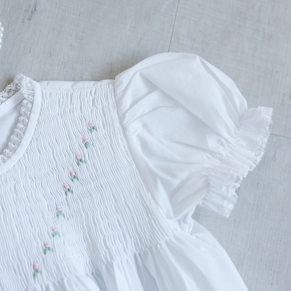 RARE Feltman Brothers White Smocked Romper Bubble With Embroidery Rosebuds NWT - Picture 4 of 6